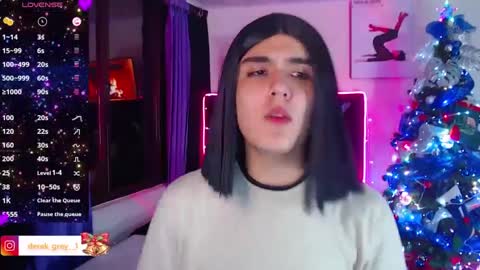 Snapshot of derek_grey1 chatting on December 27, 11:10 pm Derek independent online show from December 27, 11:10 pm