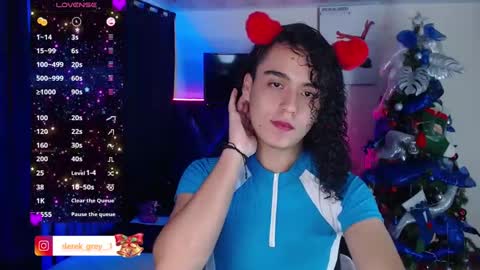 Snapshot of derek_grey1 chatting on January 2, 11:27 pm Derek independent online show from January 2, 11:27 pm