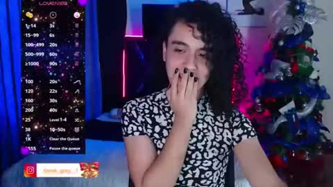 Snapshot of derek_grey1 chatting on January 4, 12:37 am Derek independent online show from January 4, 12:37 am