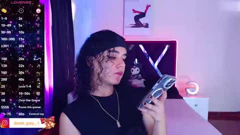 Snapshot of derek_grey1 chatting on January 10, 9:31 pm Derek independent online show from January 10, 9:31 pm