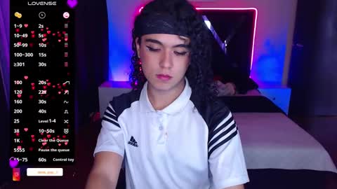 Snapshot of derek_grey1 chatting on February 7, 10:30 pm Derek independent online show from February 7, 10:30 pm