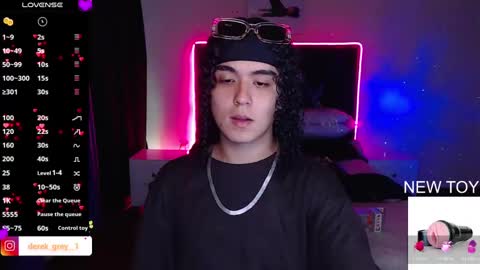 Snapshot of derek_grey1 chatting on February 10, 11:23 pm Derek independent online show from February 10, 11:23 pm