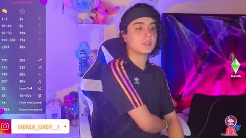 Snapshot of derek_grey1 chatting on October 19, 7:03 pm Derek independent online show from October 19, 7:03 pm