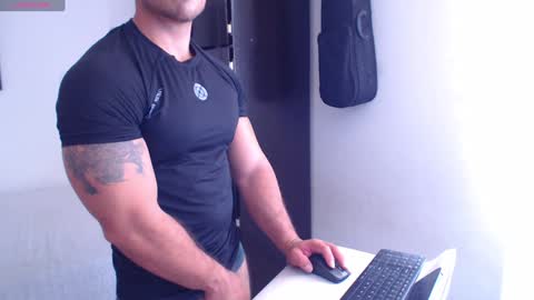 Derek online show from December 1, 4:29 pm