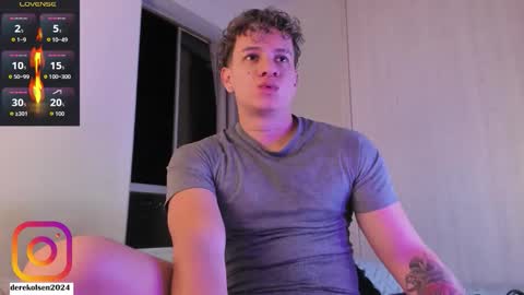 Snapshot of derekolsen_ chatting on September 15, 2:44 am Derek IG Derekolsen2024 online show from September 15, 2:44 am