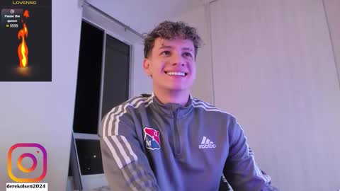 Snapshot of derekolsen_ chatting on October 23, 2:44 am Derek IG Derekolsen2024 online show from October 23, 2:44 am