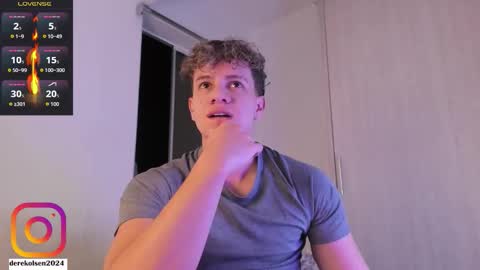 Snapshot of derekolsen_ chatting on October 25, 2:52 am Derek IG Derekolsen2024 online show from October 25, 2:52 am