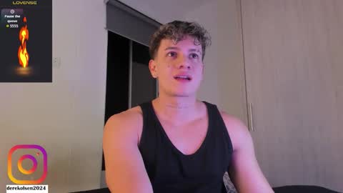 Snapshot of derekolsen_ chatting on November 11, 2:44 am Derek IG Derekolsen2024 online show from November 11, 2:44 am