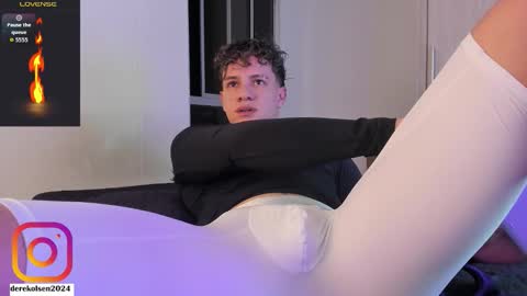 Snapshot of derekolsen_ chatting on November 16, 1:33 am Derek IG Derekolsen2024 online show from November 16, 1:33 am