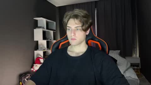 devilnut1 online show from November 16, 6:41 am