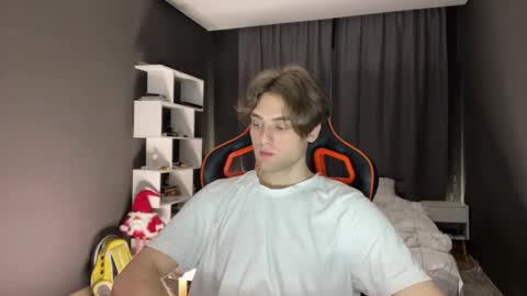 devilnut1 online show from November 17, 6:19 am