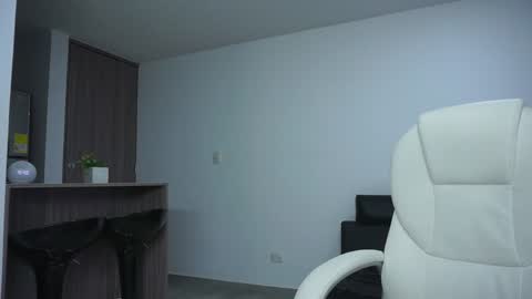 Devin Hunter online show from December 2, 2:41 pm