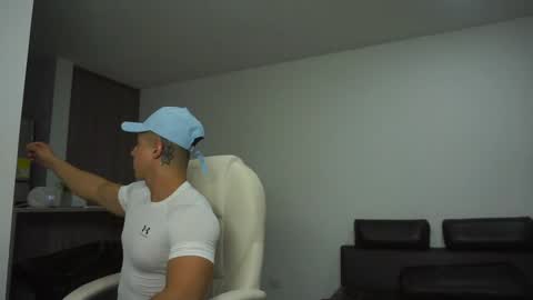 Devin Hunter online show from December 4, 1:47 am