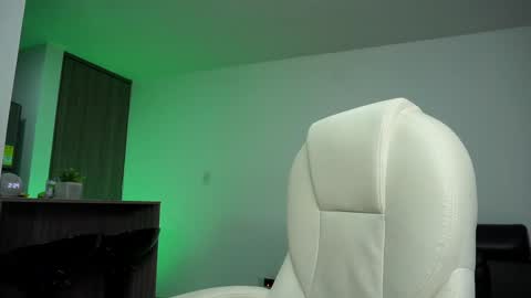 Devin Hunter online show from December 20, 7:28 pm