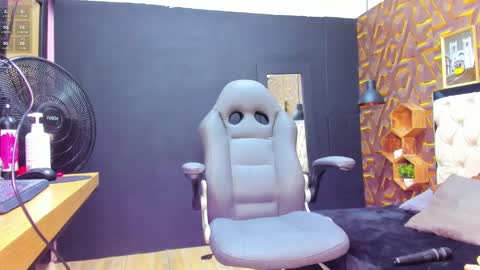 Madisson online show from February 12, 7:02 pm