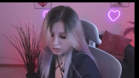 Dia online show from February 12, 1:59 pm