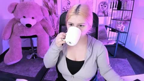 Dia online show from November 30, 6:12 pm