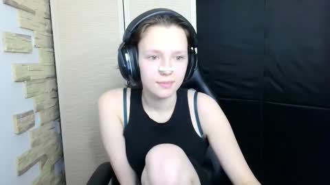 Snapshot of diana_back3 chatting on November 16, 12:22 pm diana_back3 online show from November 16, 12:22 pm