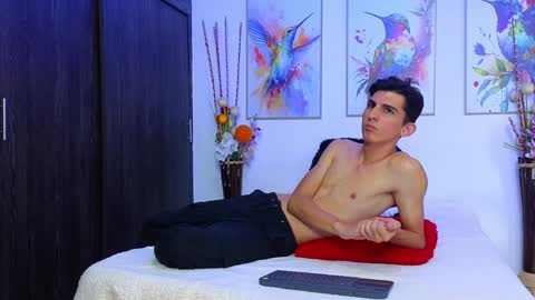 Snapshot of dianayleo chatting on December 12, 9:26 pm Ana Leo online show from December 12, 9:26 pm