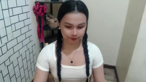 Snapshot of diane_intownx chatting on February 4, 12:51 am Diane online show from February 4, 12:51 am