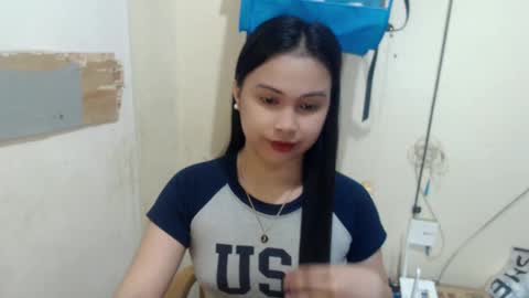 Snapshot of diane_intownx chatting on February 18, 12:04 am Diane online show from February 18, 12:04 am