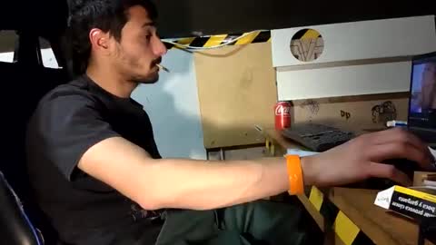 Snapshot of dick4play222 chatting on March 2, 1:47 am dick4play222 online show from March 2, 1:47 am