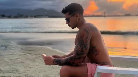 Snapshot of dickdamian_ chatting on December 17, 5:40 am Damin online show from December 17, 5:40 am