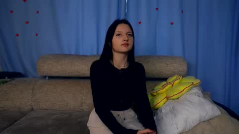 Elwyna online show from October 6, 7:39 am