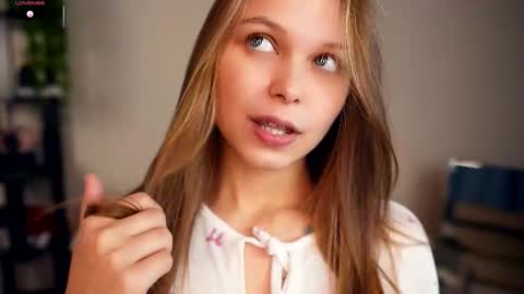 Elwyna online show from November 13, 6:51 pm