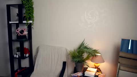 Elwyna online show from November 18, 6:51 am