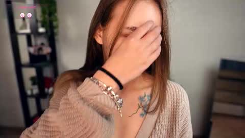 Elwyna online show from November 27, 6:54 pm