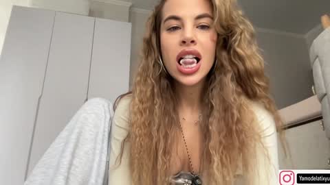 Snapshot of diffgirls chatting on September 29, 10:09 am Tanya online show from September 29, 10:09 am