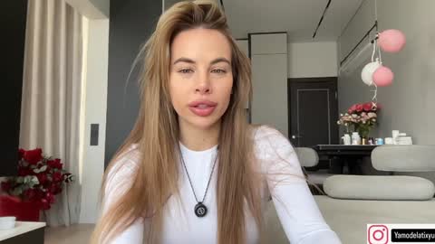 Snapshot of diffgirls chatting on October 7, 10:34 am Tanya online show from October 7, 10:34 am