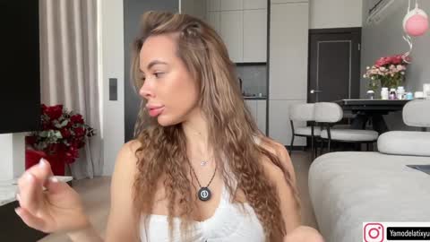 Snapshot of diffgirls chatting on October 8, 9:07 am Tanya online show from October 8, 9:07 am