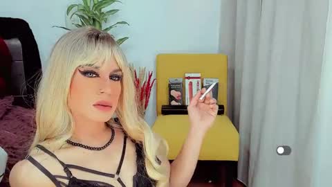 Snapshot of difiortiffany chatting on February 11, 1:52 am difiortiffany online show from February 11, 1:52 am