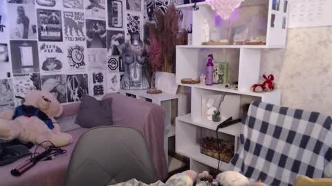 Hi im Alice 3 Im usualy online 03-10 or 17-21 UTC0 online show from November 11, 7:30 am