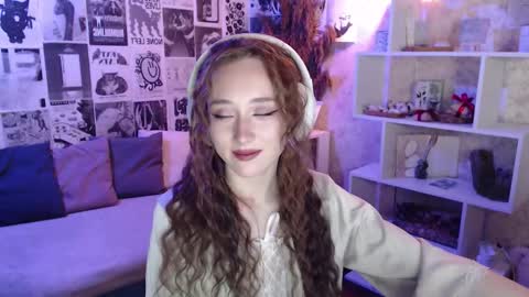 Hi im Alice 3 Im usualy online 03-10 or 17-21 UTC0 online show from November 21, 5:39 am