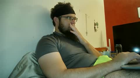 Snapshot of dikdowndaddy chatting on December 4, 6:33 am Daddy online show from December 4, 6:33 am