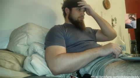 Snapshot of dikdowndaddy chatting on February 3, 6:02 am Daddy online show from February 3, 6:02 am