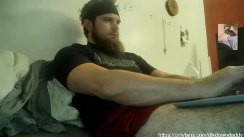 Snapshot of dikdowndaddy chatting on February 4, 10:21 am Daddy online show from February 4, 10:21 am