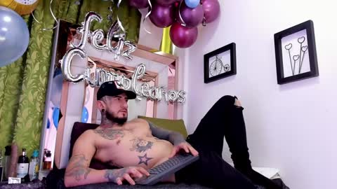dilan_scootk_ online show from February 1, 2:24 pm