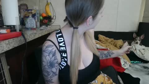 Snapshot of dimepiecexxx chatting on February 4, 6:38 pm Sofie online show from February 4, 6:38 pm