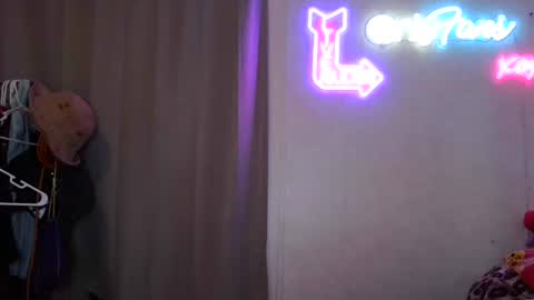 Snapshot of dimepiecexxx chatting on October 9, 2:31 am Sofie online show from October 9, 2:31 am