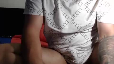 dimitribigdick18 online show from December 15, 11:31 pm