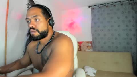 Snapshot of dimitry_muscle chatting on December 27, 2:14 am dimitry kyle mucle online show from December 27, 2:14 am