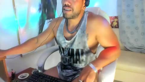 Snapshot of dimitry_muscle chatting on January 27, 3:58 am dimitry kyle mucle online show from January 27, 3:58 am