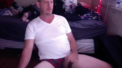 Snapshot of dingoman3939 chatting on October 9, 1:53 pm ManDingoMan online show from October 9, 1:53 pm