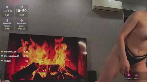 Snapshot of diora_vibe chatting on March 6, 8:16 pm Diora Sam online show from March 6, 8:16 pm