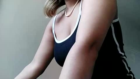 diosadeluniverso_ online show from September 23, 8:45 pm