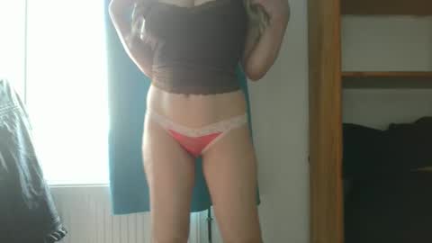 Snapshot of dirrty_girl_ chatting on September 21, 10:39 am Shelly online show from September 21, 10:39 am